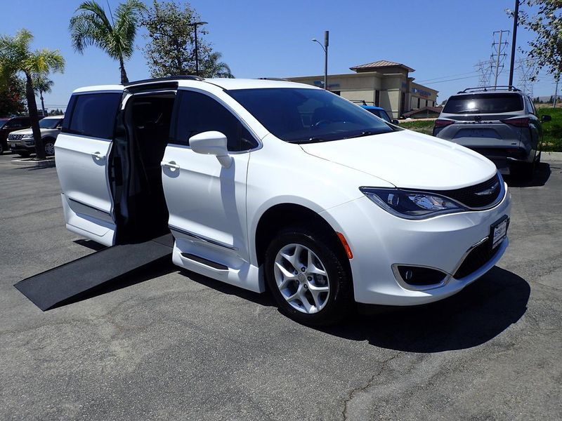 Used 2017 Chrysler Pacifica