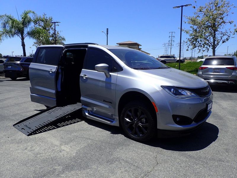 Used 2020 Chrysler Pacifica
