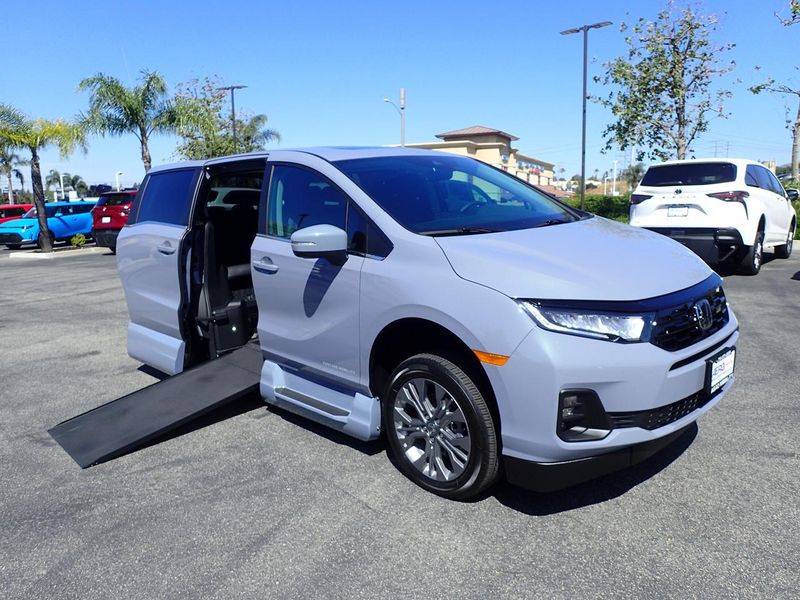 Used 2025 Honda Odyssey